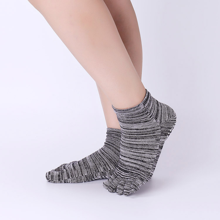 Non-Slip Yoga Socks with Grips - огляд і ціна Pilates Yoga Exercises